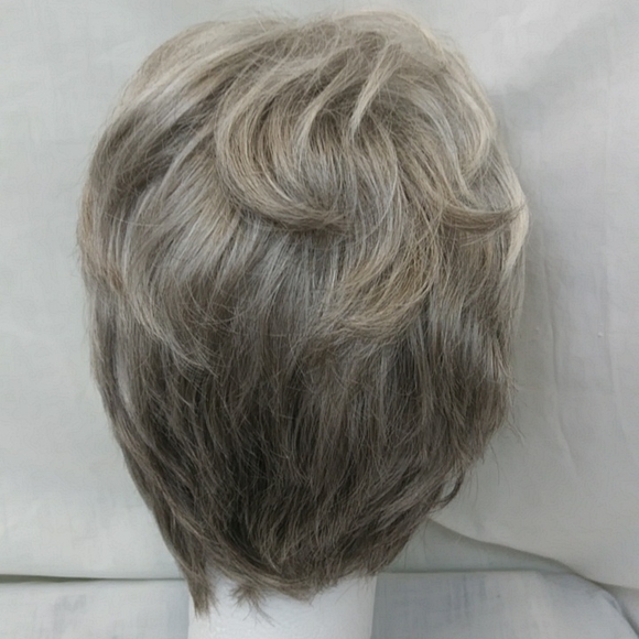 Paula Young's Abby WhisperLite Wig in Silvery Moon, Average Size. - Picture 4 of 8